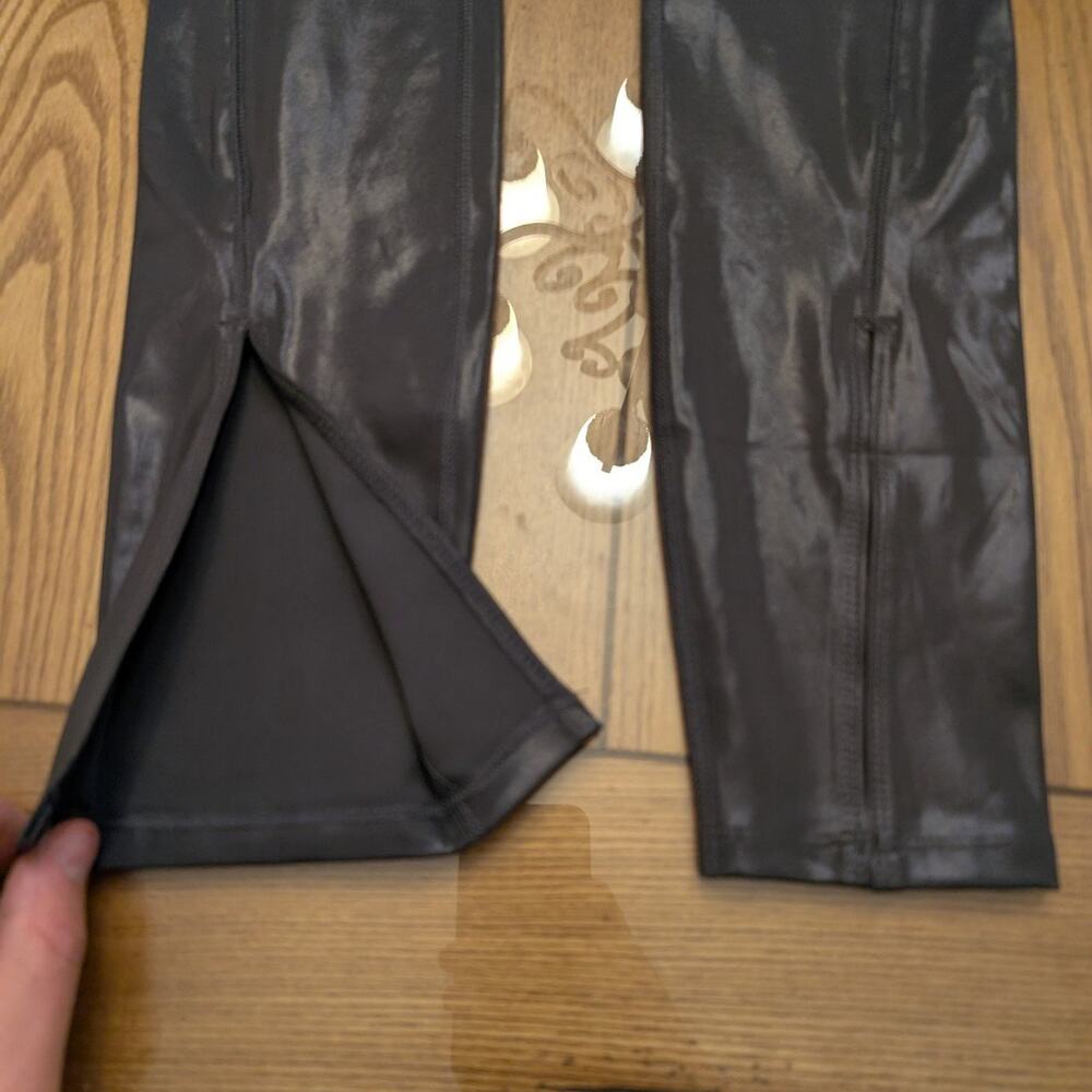 Women's Fabletics Anywhere Shine Motion365+ Split Hem Legging Size M - Picture 5 of 9